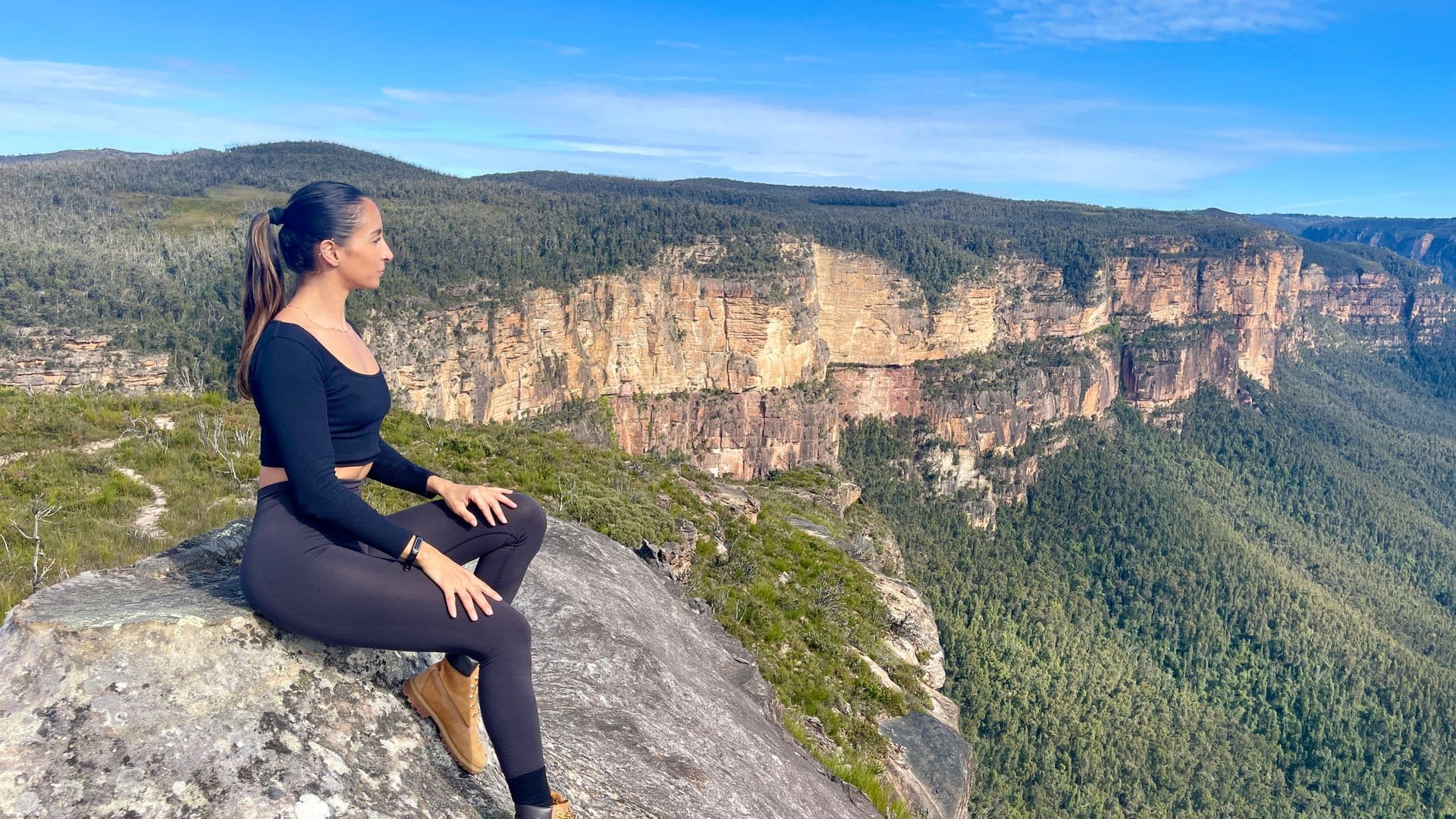 Woman overlooking Grose Valley's dramatic sandstone cliffs in the Blue Mountains, New South Wales, Australia